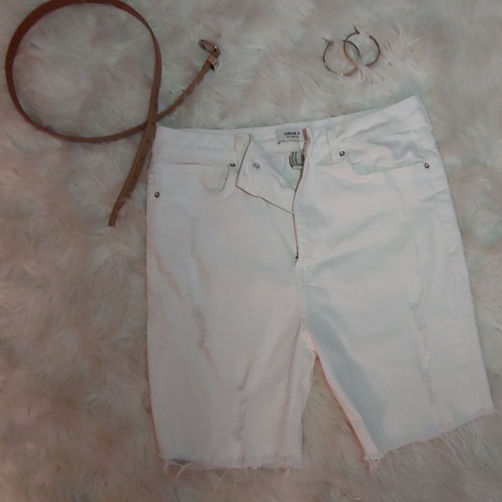 White distressed Bermuda shorts worn only 3 times